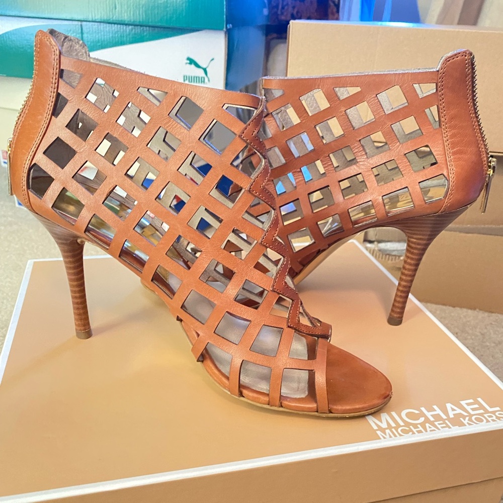MICHAEL KORS - YVONNE BOOTIE - COLOR: LUGGAGE
